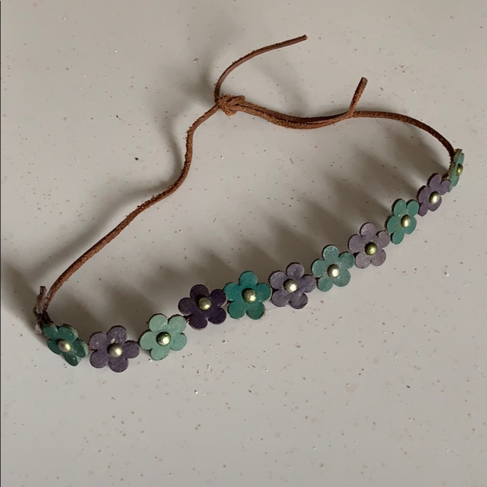 Girl’s leather choker